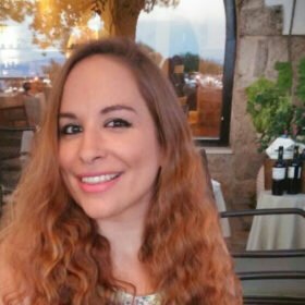 Στέλλα Παπαδοκωστοπούλου – Φιλολογικά ιδιαίτερα μαθήματα