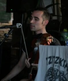 Φωτογραφία του Κρις Λακιός – Βιολί