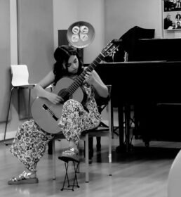 Μαρκέλλα Δρίκου – Κιθάρα ιδιαίτερα μαθήματα